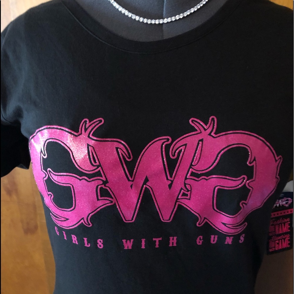 Girls With Guns T-shirt. 🖤💕🖤